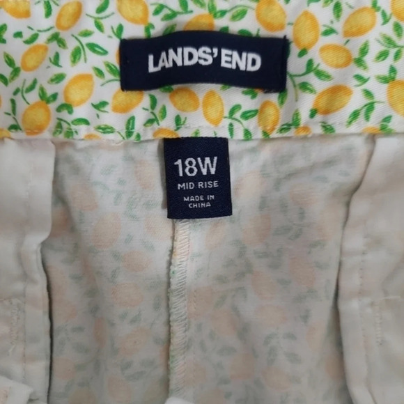 Lands End Lemon Print‎ Mid Rise Shorts - Picture 6 of 7